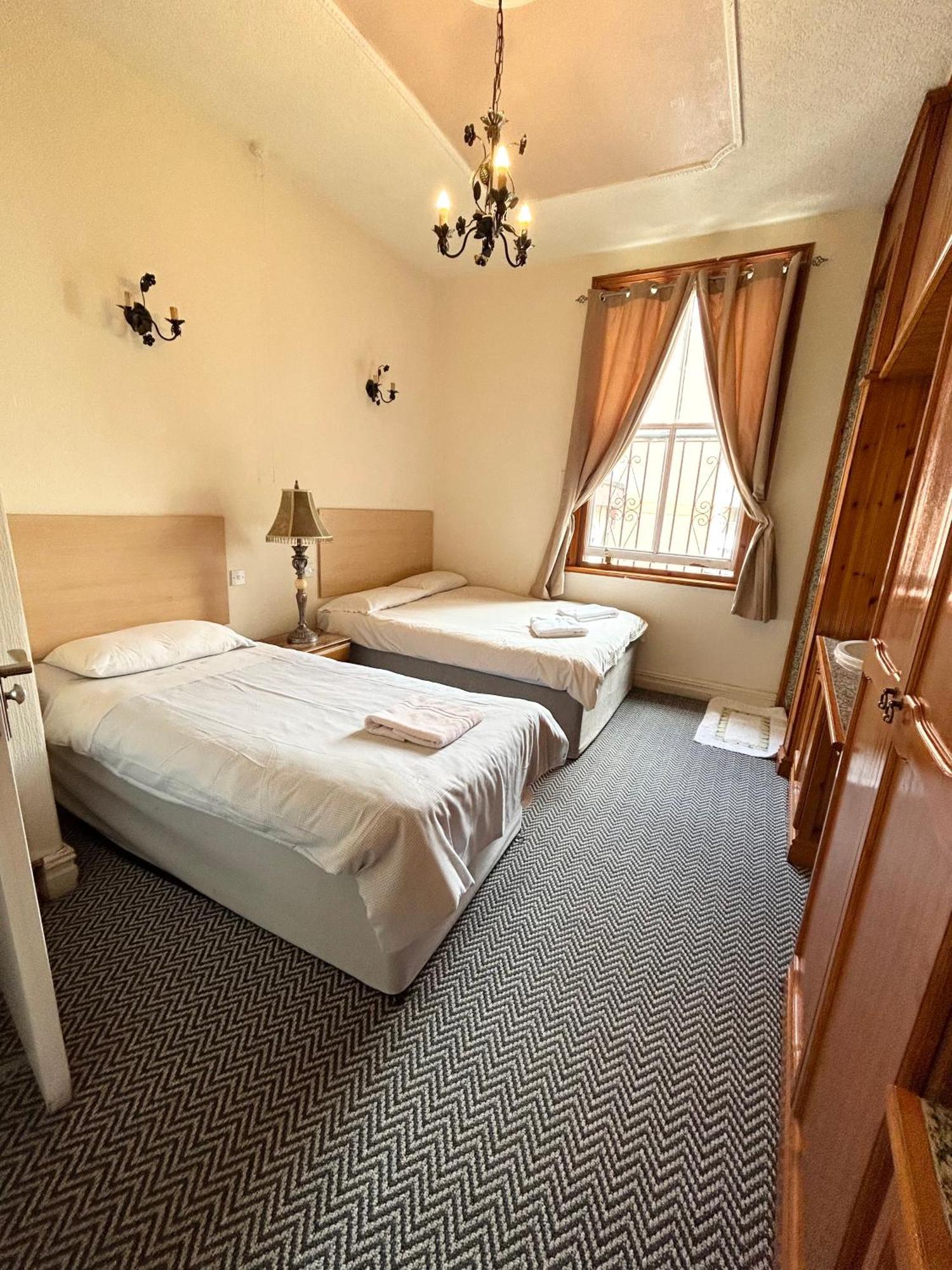 The Egerton Arms Hotel Salford Экстерьер фото